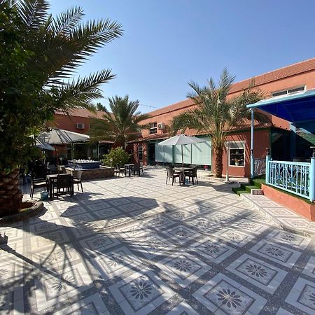 فندق ادوماتو Adomato Hotel Dawmat al-Jandal Kültér fotó