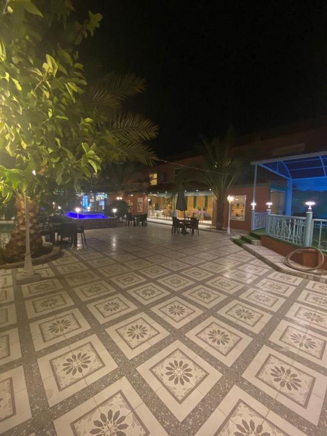 فندق ادوماتو Adomato Hotel Dawmat al-Jandal Kültér fotó